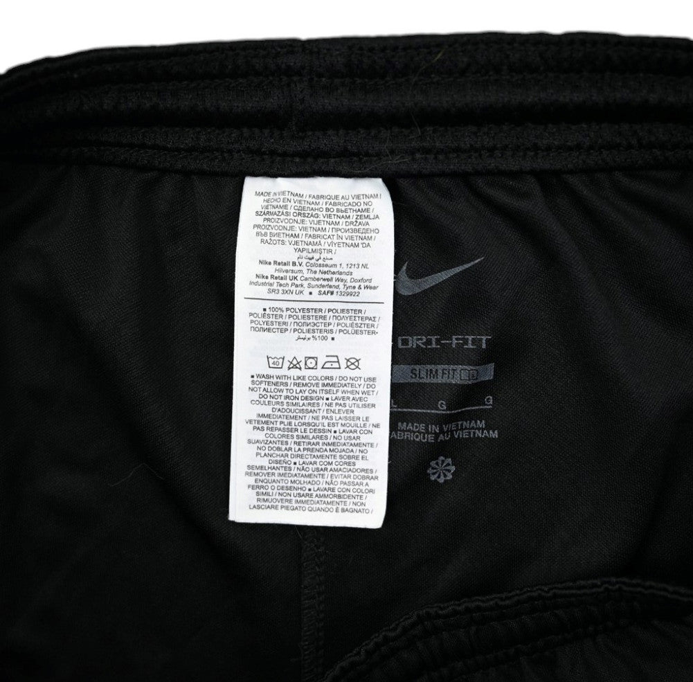 Short Vintage FC Zurich Nike Taille L – Collector Suisse