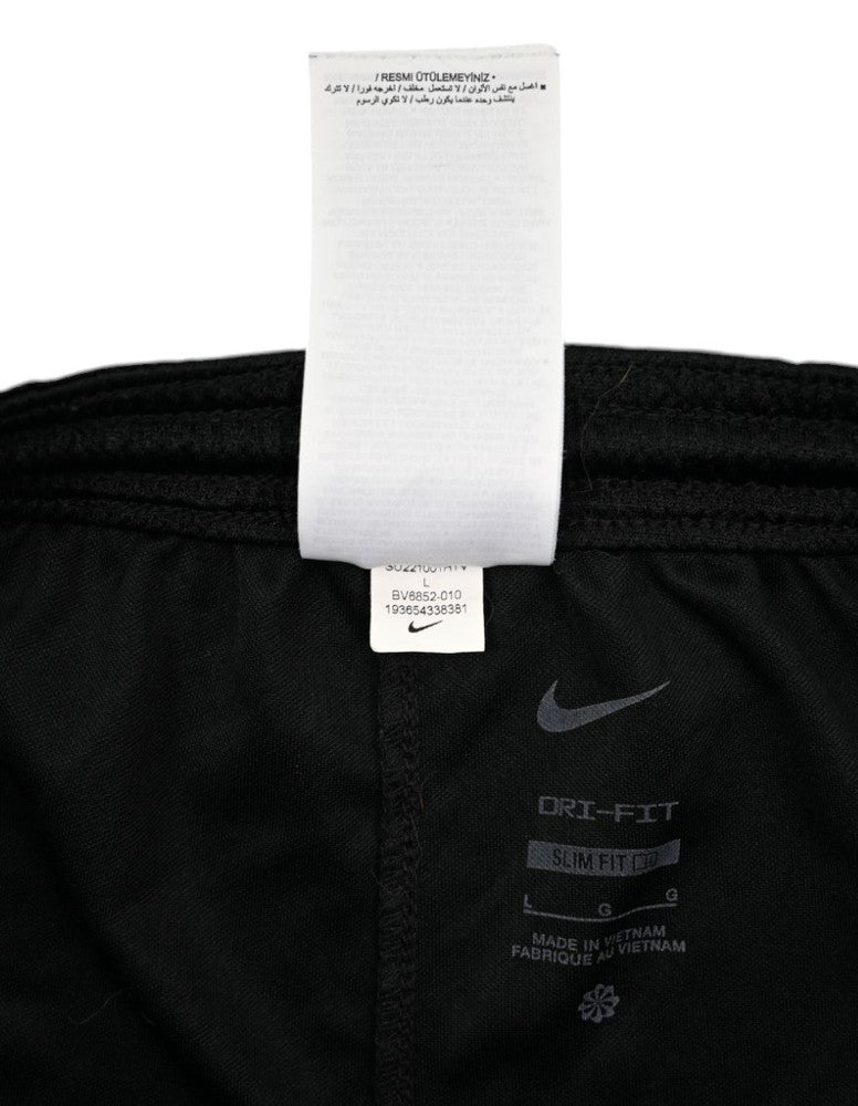 Short Vintage FC Zurich Nike Taille L – Collector Suisse